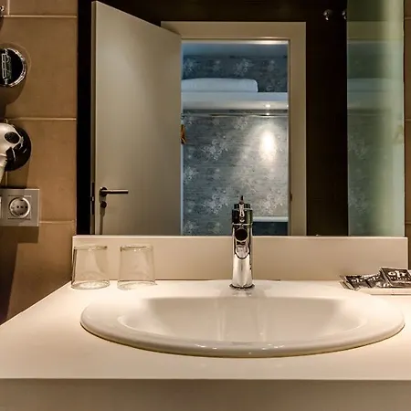 Hotel Yit Via Sevilla Mairena 4*