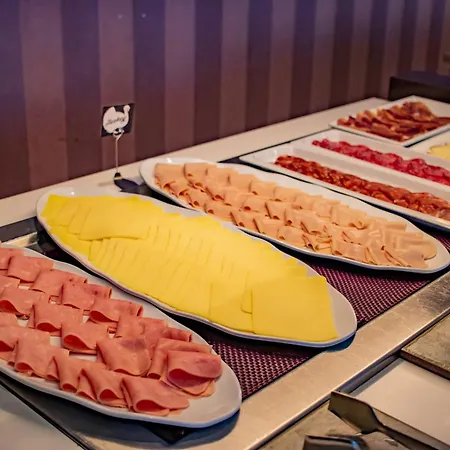 Yit Vía Sevilla Mairena Hotel 4*