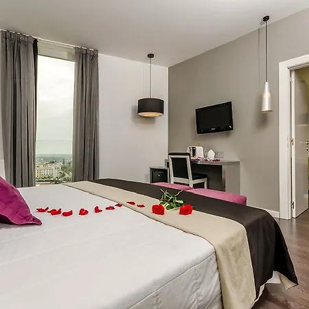 Yit Vía Sevilla Mairena Hotel 4*